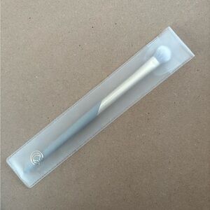 Complex Culture Precision eyelid Brush